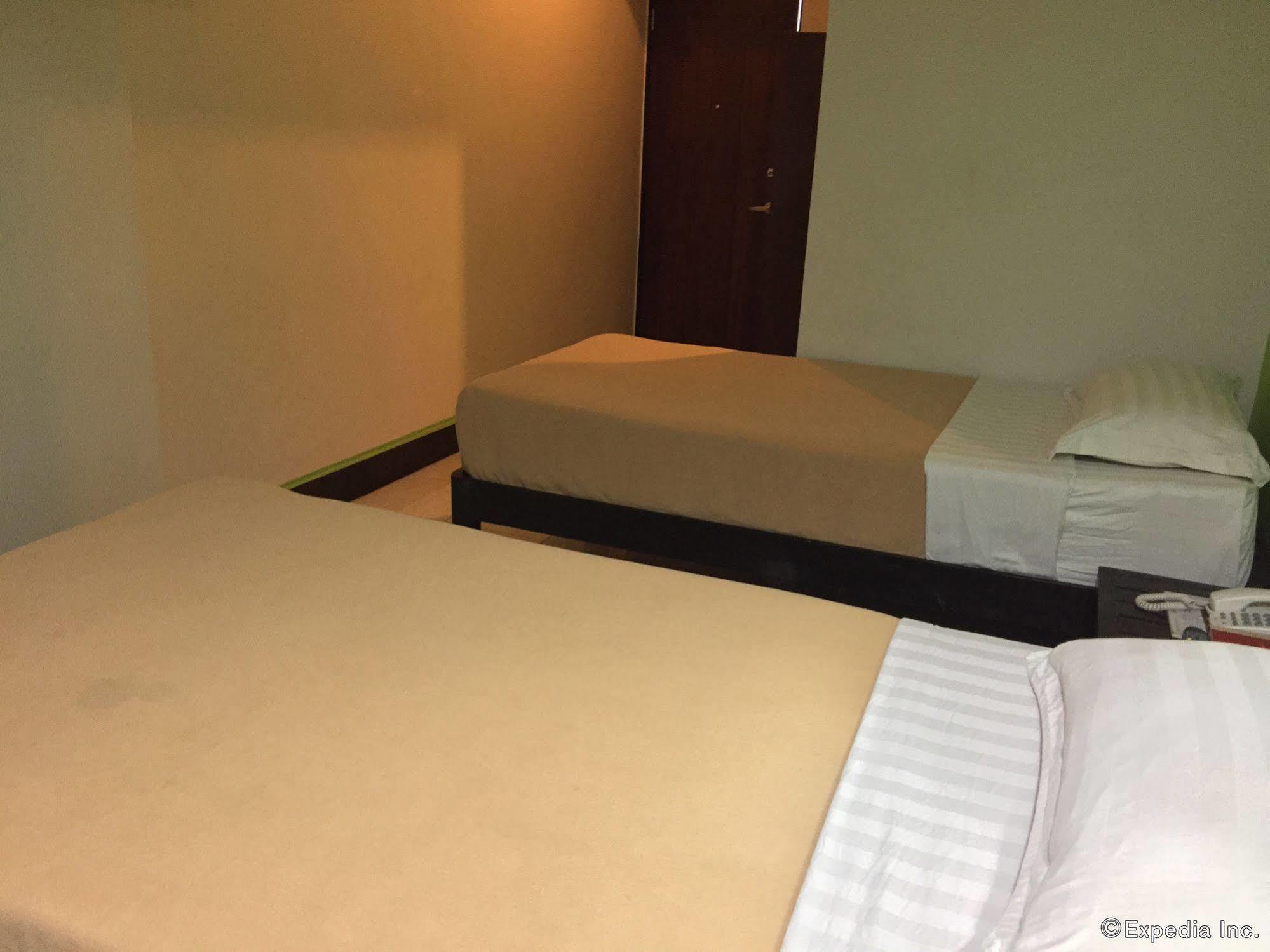 Negrense Suites Bacolod Luaran gambar