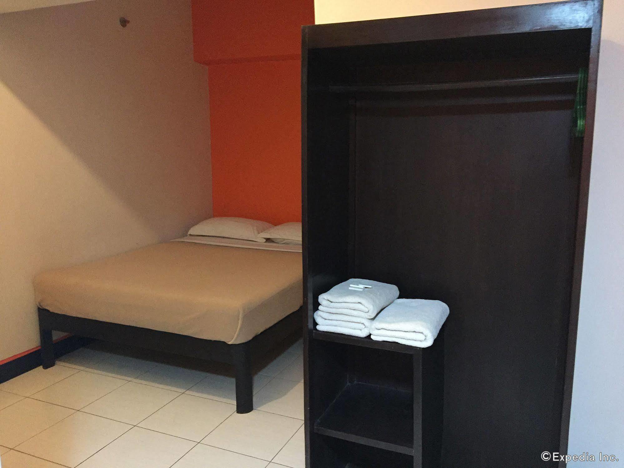 Negrense Suites Bacolod Luaran gambar